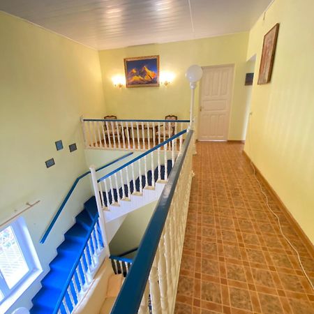Хостел Особнячок Bishkek Ngoại thất bức ảnh