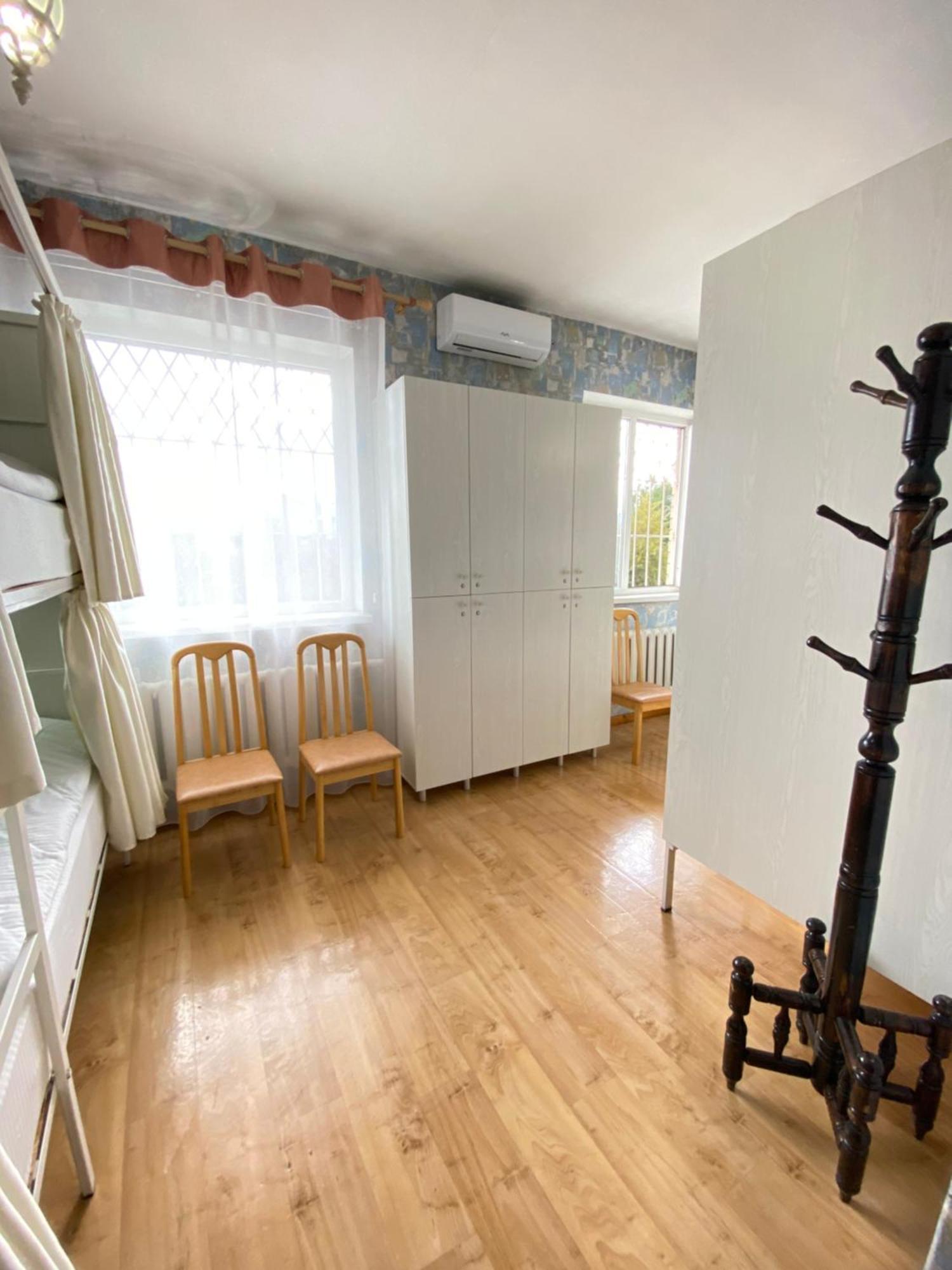 Хостел Особнячок Bishkek Ngoại thất bức ảnh