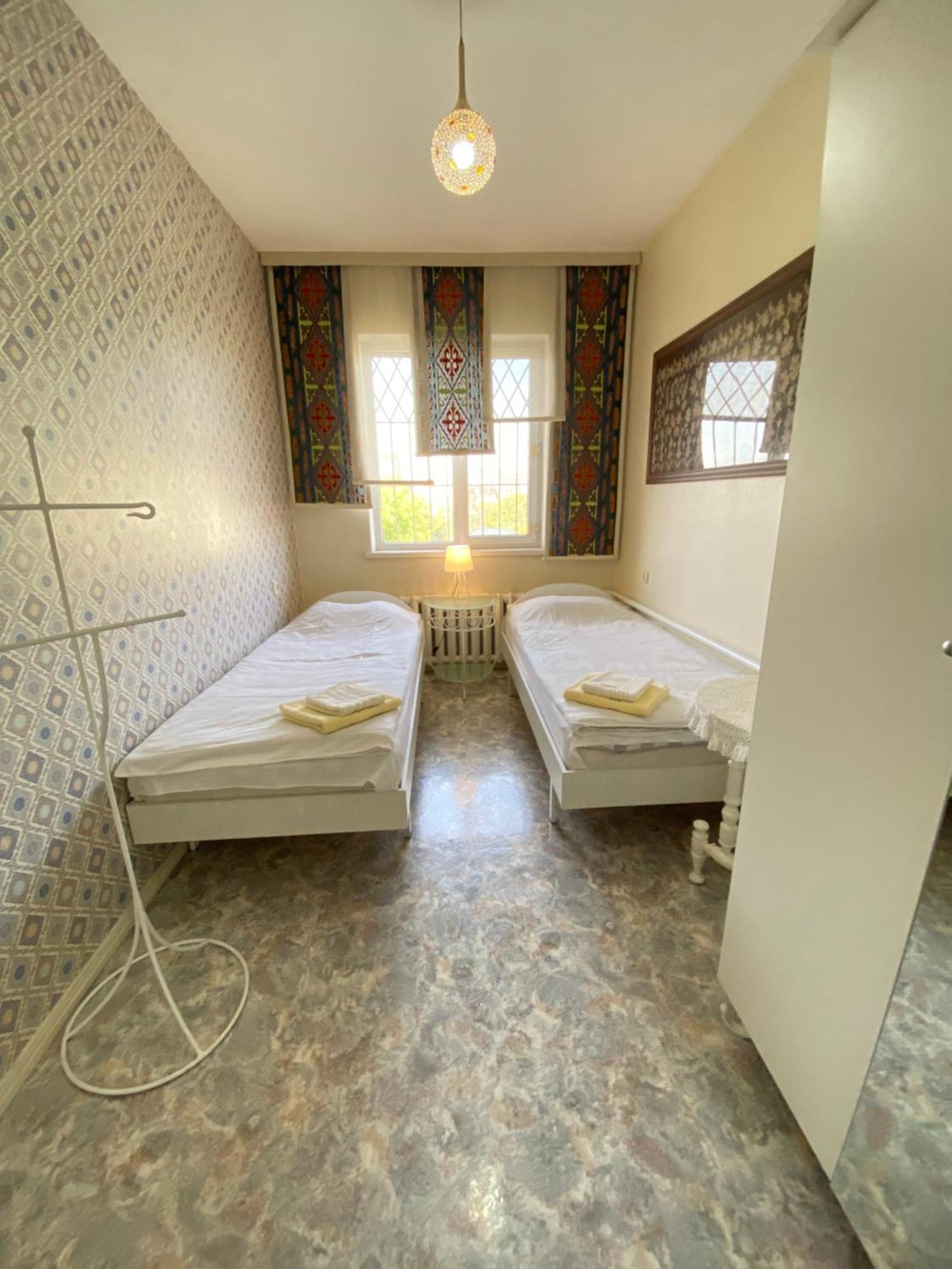Хостел Особнячок Bishkek Ngoại thất bức ảnh