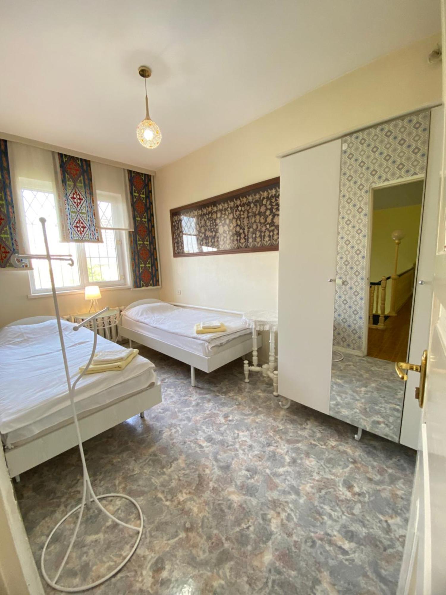 Хостел Особнячок Bishkek Ngoại thất bức ảnh