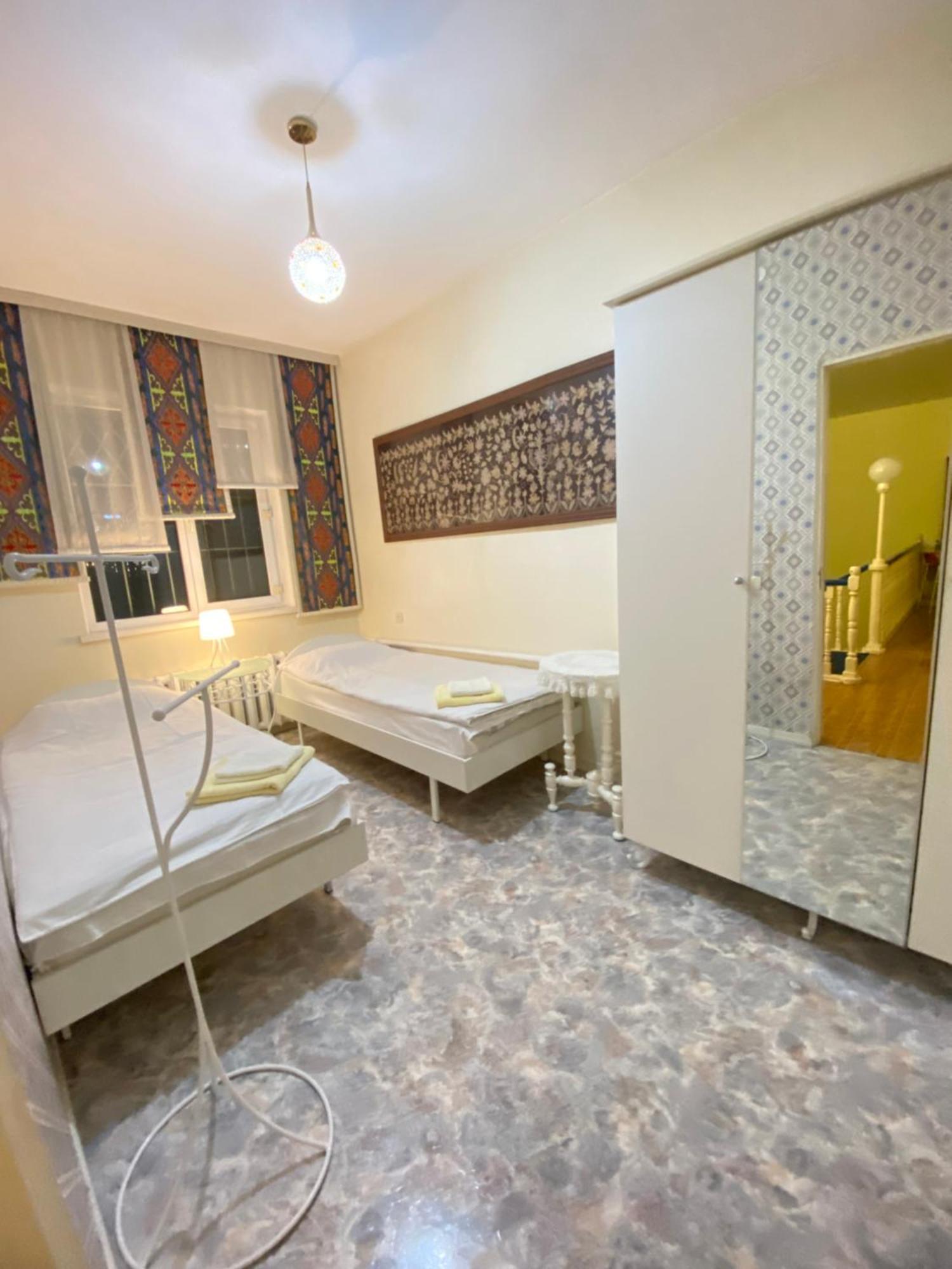 Хостел Особнячок Bishkek Ngoại thất bức ảnh